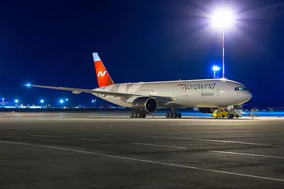 Самолет Boeing 777-200 в Иркутске прервал взлет из-за проблем с двигателем  - AEX.RU