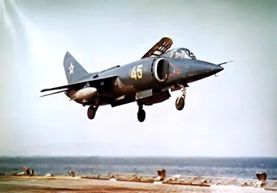Первые советские реактивные самолёты: однодвигательный истребитель Як-15 и  двухдвигательный истребитель МиГ-9