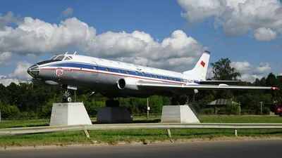 Самолеты Ту-154 эксплуатируют уже 48 лет. Это вообще безопасно? Отвечает  авиаэксперт Роман Гусаров — Meduza