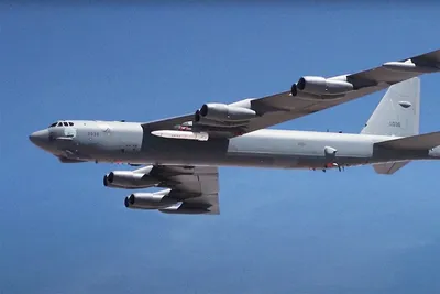 ЦЕНТРАЛЬНОЕ КОМАНДОВАНИЕ США - Самолет ВВС США A-10 Thunderbolt II из 163-й  истребительной эскадрильи летит над Афганистаном 28 мая 2018 года. Самолет  прибыл на аэродром Кандагар в январе 2018 года в поддержку