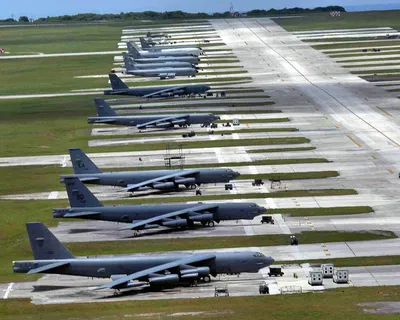 ВВС США показали первый в мире стратегический бомбардировщик 6-го поколения  | ИА Красная Весна