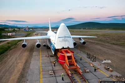 Самый большой в мире самолёт приземлился в Кыргызстане - YouTube