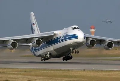 Во время боев в Украине уничтожили самый большой самолёт в мире - ForumDaily
