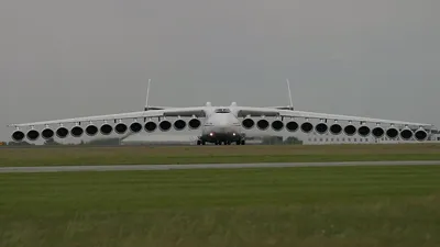 Antonov An225 - самый большой грузовой самолет в аэропорту Линца  Редакционное Стоковое Фото - изображение насчитывающей груз, небо: 231594948