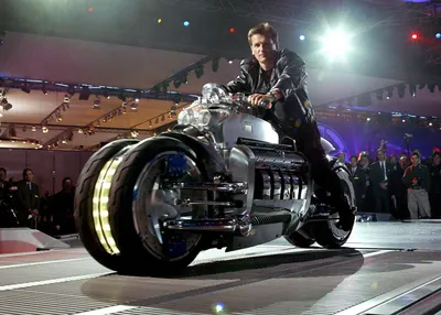 Интересные снимки самого большого мотоцикла в мире: бесплатно скачать