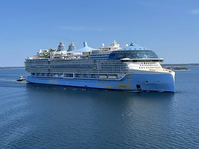 Самый большой круизный лайнер в мире скоро спустят на воду в Майами: чем  удивляет Icon of the Seas - ForumDaily