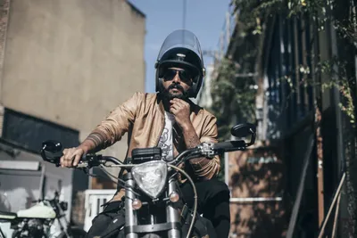 Насладитесь свободой на дороге: фотографии шлемов для мотоциклистов