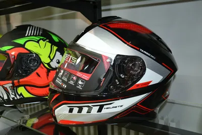 Фото шлемов для мотоциклов в стиле арт: уникальные обои для вашего телефона