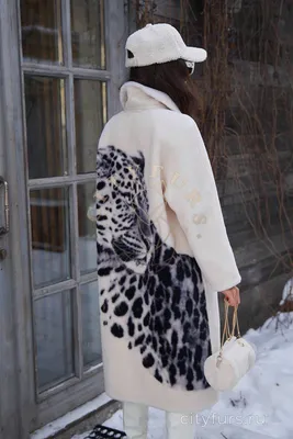 Шуба из овечьей шерсти с леопардом - цвет белый купить с доставкой в Москве  | CITY FURS