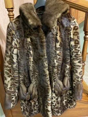 Шуба из овечьей шерсти с капюшоном принт «Леопард» - цвет белый купить с  доставкой в Москве | CITY FURS