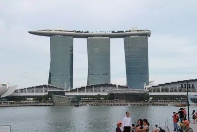 smiruponitke.info - ВОСХИТИТЕЛЬНО! Отель Marina Bay Sands - визитная  карточка Сингапура , напоминающий парящий корабль, считается самым  шикарным, самым роскошным в мире. В отеле находятся 2500 номеров, торговый  центр, конференц-зал, театр, музей,