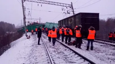 Ряд поездов задержатся в пути из-за схода вагонов товарняка в Карелии