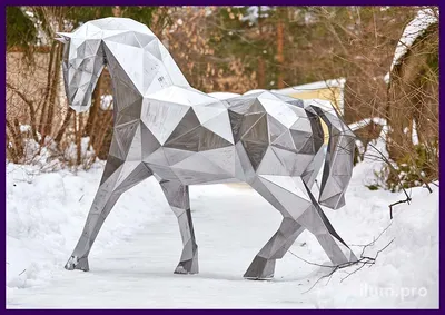 Антикварная европейская скульптура - Чистокровная английская лошадь