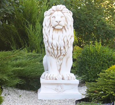 Новая скульптура льва в Могилеве напугала некоторых горожан — и вот почему