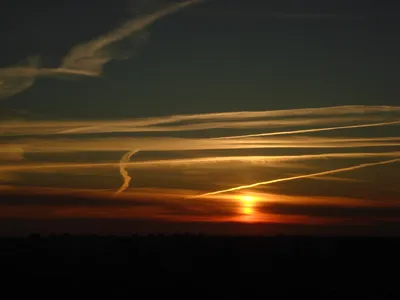 Инверсионные следы самолётов над Таганрогом фото - Мой Таганрог