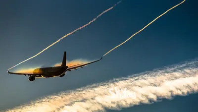 Необычные следы в небе, оставляемые самолетами - наскокльо они опасны - фото