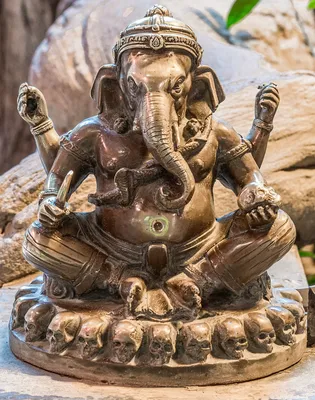 Буддийский бог-слон ганеша чатурхи | Премиум Фото