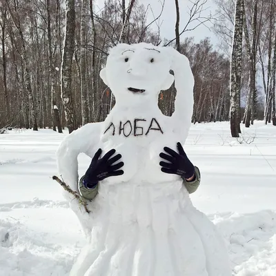 Фото Снеговика и снежной бабы в стилизации ретро