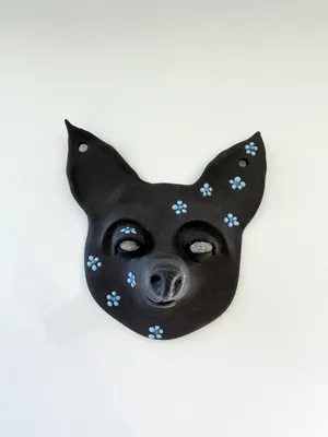 Настенный декор маска чёрная собака с платиной и росписью голубые цветы из  чёрной каменной масссы ручной лепки в магазине «Onesoulmay» на  Ламбада-маркете