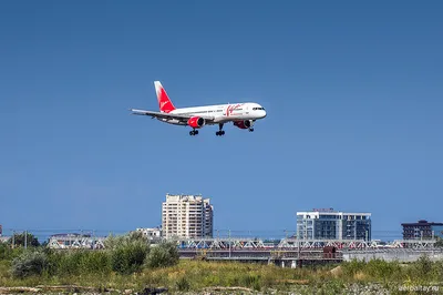 До сих пор стоит в поле: стало известно о состоянии самолета рейса Сочи-Омск  после аварийной