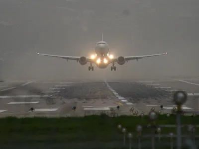 Самолет из Сочи перенаправили в аэропорт Минвод из-за непогоды