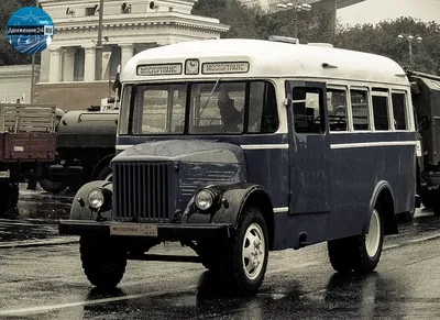 Масштабная модель КАвЗ-685В советский автобус среднего класса -  голубой/белый - лимитрированное издание 1:43