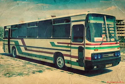 Масштабная модель КАвЗ-685 советский автобус среднего класса -  зеленый/белый 1:43
