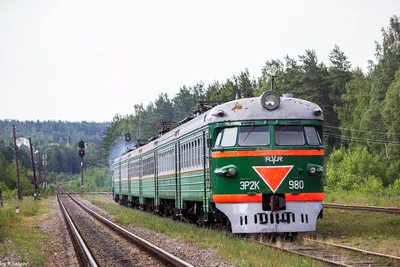 Зеленый советский поезд на музее Rizhskaya железнодорожном в Москве  Редакционное Фотография - изображение насчитывающей паровоз, москва:  66769792