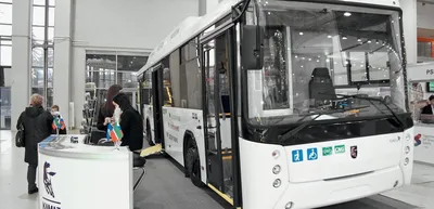 Современный туристический автобус на …» — создано в Шедевруме