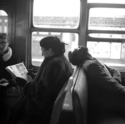 Спящие в поезде фото 