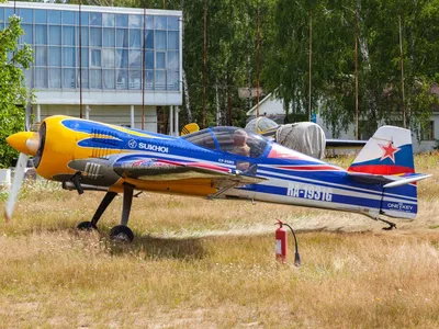Легкие спортивные самолеты на стоянку Редакционное Фото - изображение  насчитывающей пилотирование, путешествие: 160626956