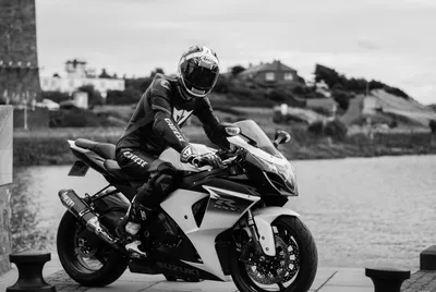 Скорость и страсть: невероятные фото спортивных мотоциклов Suzuki 