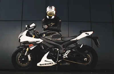 Рисунки и обои с сузуки спортивными мотоциклами