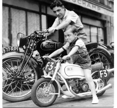 Прикоснитесь к прошлому: фото старинных мотоциклов, вдохновляющих вас на приключения