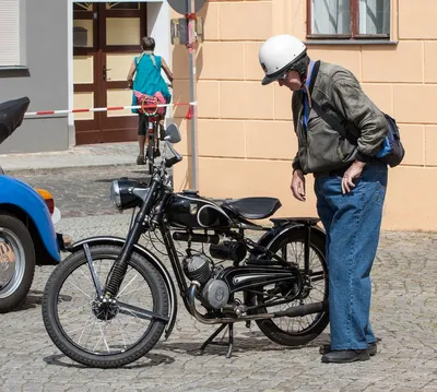 Изображения старинных мотоциклов в формате WEBP