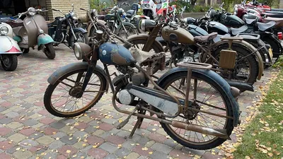 Рисунок старинного мотоцикла в стиле арт