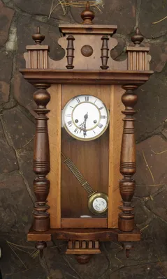 Старинные настенные часы, пробиваются …» — создано в Шедевруме
