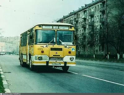 Старые автобусы тренера редакционное стоковое изображение. изображение  насчитывающей вышесказанного - 206606019