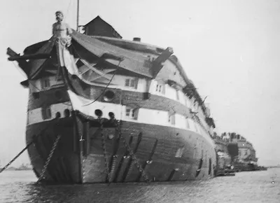 Плавучие ветераны Второй мировой: самые старые действующие военные корабли  | Пикабу
