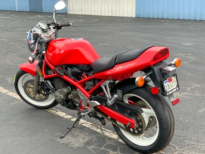 Suzuki on X: \"Don't Blink. - #TBT - Throwing it back to 1991 and the Suzuki  Bandit 400. The stylish naked motorcycle boasted a 16-valve 400cc inline  four-cylinder motor that redlined at