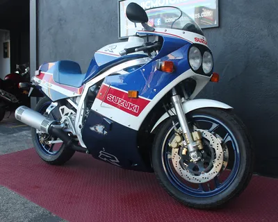 1986 Suzuki GSX-R 750 Limited Edition with 10 Miles – Iconic Motorbike  Auctions