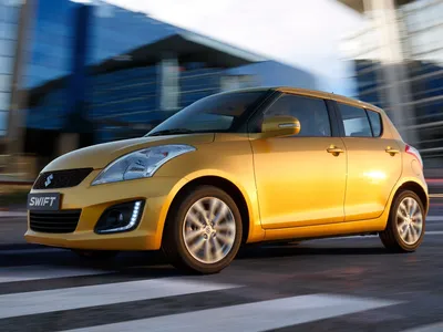 Компактный хэтчбек Suzuki Swift 2024 раскрывается на фото за год до  премьеры: все подробности о модели | Автоновости | Дзен