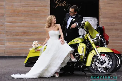Оригинальная свадебная фотосессия на мотоциклах: скачайте изображения в JPG, PNG или WebP