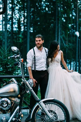 Бесплатные снимки свадебной церемонии на мотоциклах: выбирайте изображения в хорошем качестве