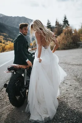 Уникальные фотографии свадьбы на мотоциклах: скачайте бесплатно в HD