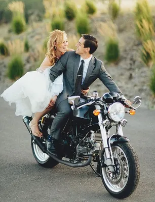 Крутая свадебная фотосессия на мотоциклах: необычный выбор молодоженов