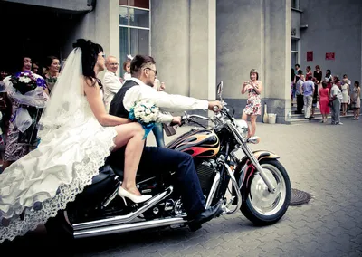 Фотографии свадеб, оживленных мотоциклами: путешествие в мир страсти