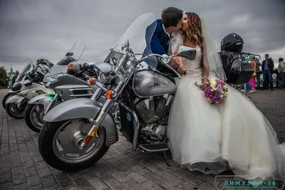 Впечатляющие снимки свадьбы на мотоциклах: скачайте бесплатно