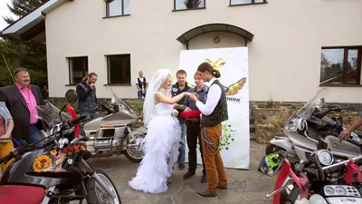 Обои на телефон с мотоциклами на свадьбе: необычные фоны для вашего устройства