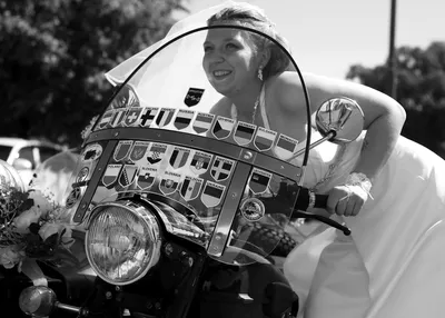 Арт фото мотоциклов на свадьбе: доступное выражение индивидуальности